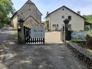 Property grounds - ZEcamping 3 étoiles familial piscine chauffée chalet TV BBQ 43m2 (Reyrevignes)