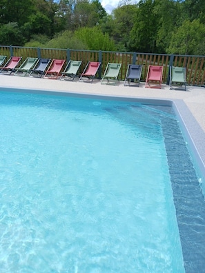 A heated pool - ZEcamping 3 étoiles familial piscine chauffée chalet TV BBQ 43m2 (Reyrevignes)