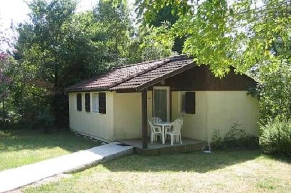 Exterior - ZEcamping 3 étoiles familial piscine chauffée chalet TV BBQ 43m2 (Reyrevignes)