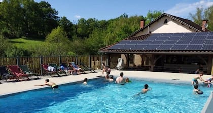 ZEcamping 3* familial piscine chauffée animaux acceptés chalet TV BBQ