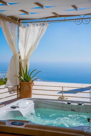 Villa | Bain à remous extérieur