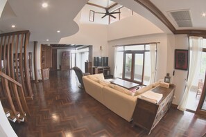 Living area - Beautiful 6-bedroom 625 Sqm Condo on gorgeous Maikhao Blue Canyon Golf Course (Maikhao)