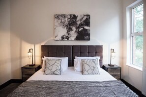 3 bedrooms, iron/ironing board, WiFi, bed sheets - Bright & Modern Manchester Home | Free Parking (Greater Manchester)