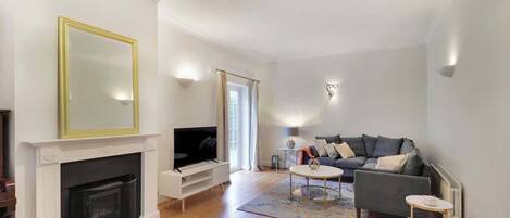 Fernseher, Kamin, Arbeitsbereiche