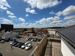 Property grounds - Light-Filled Maidstone Penthouse | 2 Balconies (Kent)