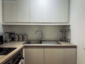 Kühlschrank, Ofen, Herdplatte, Toaster