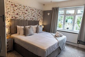 2 slaapkamers, een bureau, een strijkplank/strijkijzer, gratis wifi