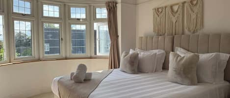 2 habitaciones, tabla de planchar con plancha, wifi y ropa de cama