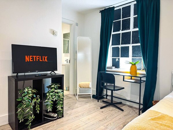 1 bedroom, desk, iron/ironing board, WiFi