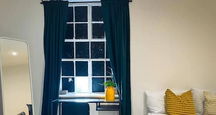 Charming 1-Bed Flat | Steps from Maidstone High St