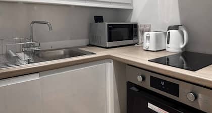 Cosy Central Maidstone Suite | Perfect Location