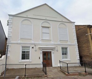 Exterior - Cosy Central Maidstone Suite | Perfect Location (Kent)