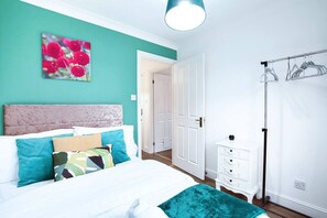 4 chambres, fer et planche à repasser, Wi-Fi, draps fournis