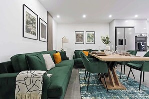 Dining - Southampton Getaway | Huge Home + Garden Sleeps 10 (Blackfield)