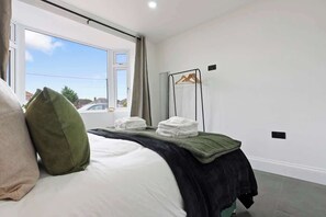 5 habitaciones, tabla de planchar con plancha, wifi y ropa de cama 