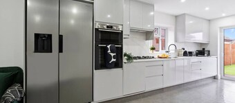 Southampton Getaway | Huge Home + Garden Sleeps 10