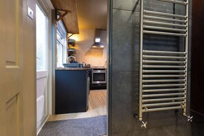 Fridge, microwave, oven, stovetop - Chic & Stylish Apartment | Olive 77 (Greater London)