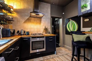 Fridge, microwave, oven, stovetop - Chic & Stylish Apartment | Olive 77 (Greater London)