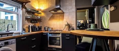 Fridge, microwave, oven, stovetop