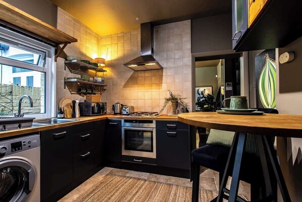 Fridge, microwave, oven, stovetop - Chic & Stylish Apartment | Olive 77 (Greater London)