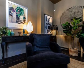 TV, offices - Chic & Stylish Apartment | Olive 77 (Greater London)