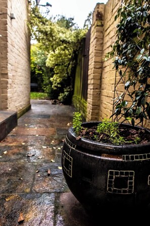 Property grounds - Chic & Stylish Apartment | Olive 77 (Greater London)