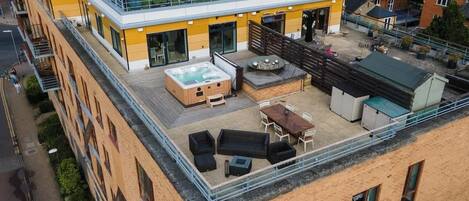 屋外ダイニングエリア