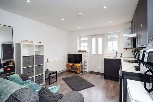 Relaxing Annexe | With Garden Access & Parking