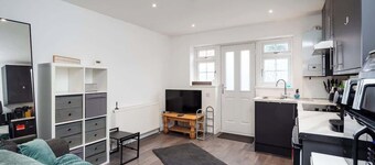 Relaxing Annexe | With Garden Access & Parking