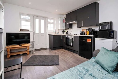 Relaxing Annexe | With Garden Access & Parking