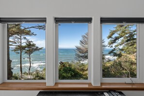 Interior - Oceanfront escape with beach access, private hot tub and game room (Gold Beach)