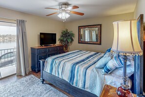 2 bedrooms, internet, bed sheets - Enjoy the View, Cozy Condo, Community Pool, and Pickleball Courts (Hot Springs)