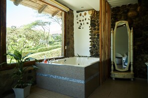Comfort Suite, Resort View | Bathroom | Slippers - TUNAS & CABRAS HOTEL (Ibarra)