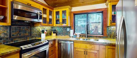 ثلاجة، ميكروويف، فرن، موقد طهي مسطح