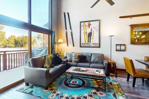 Televisie, een open haard en een dvd-speler