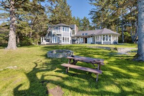 المنشأة من الخارج