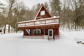 Exterior - Cozy duplex, first floor unit w/ kitchen, shared fire pit, lake access, wifi, TV (Ludlow)
