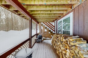 Property grounds - Cozy duplex, upper floor w/ balcony, mountain views, lake access, BBQ, fire pit (Ludlow)