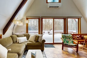 TV, DVD player - Cozy A-frame duplex w/ balcony, mountain views, lake access, fire pit, bbq, wifi (Ludlow)