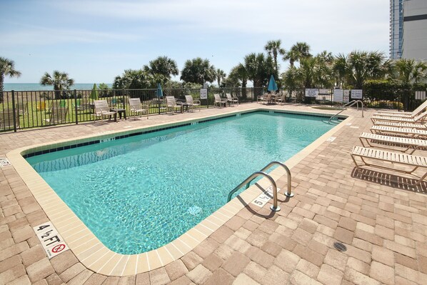 من حمّامات السباحة المغطاة، حمّام سباحة مُدفَّأ