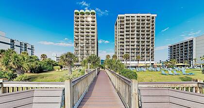 Oceanview condo with pool, hot tub, private balcony & beach access