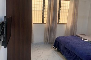 2 bedrooms, iron/ironing board, WiFi, bed sheets