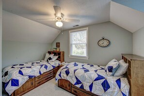3 bedrooms, iron/ironing board, Internet, bed sheets