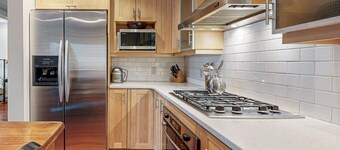 Modern west end condo close to beach with deck, W/D, parking, & AC