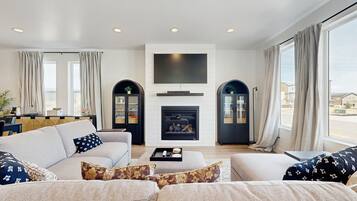 电视、壁炉、电子游戏、书