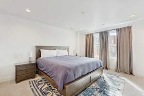 6 bedrooms, iron/ironing board, Internet, bed sheets