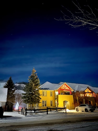 The Bogie Basecamp (Ski-in/out)