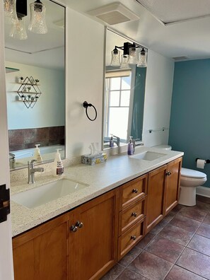 Jetted tub, hair dryer, towels, soap