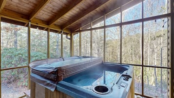 Bain à remous intérieur