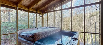 Cozy cabin with hot tub, screened porch, firepit & serene wooded seclusion